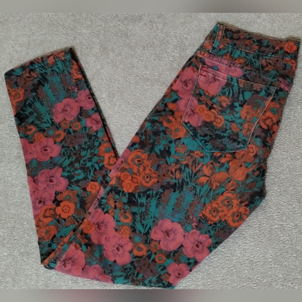 BDG Women's Size 28w 30L Floral Mid Rise Cigarette Ankle Jeans - Picture 4 of 6